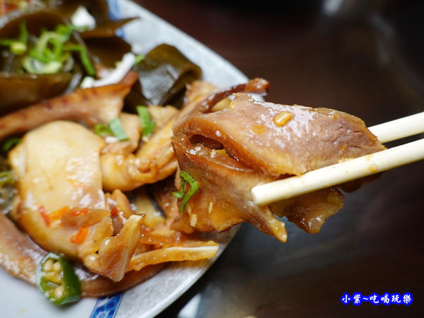 香辣耳朵-萬家老街豬腳龍岡店0.jpg