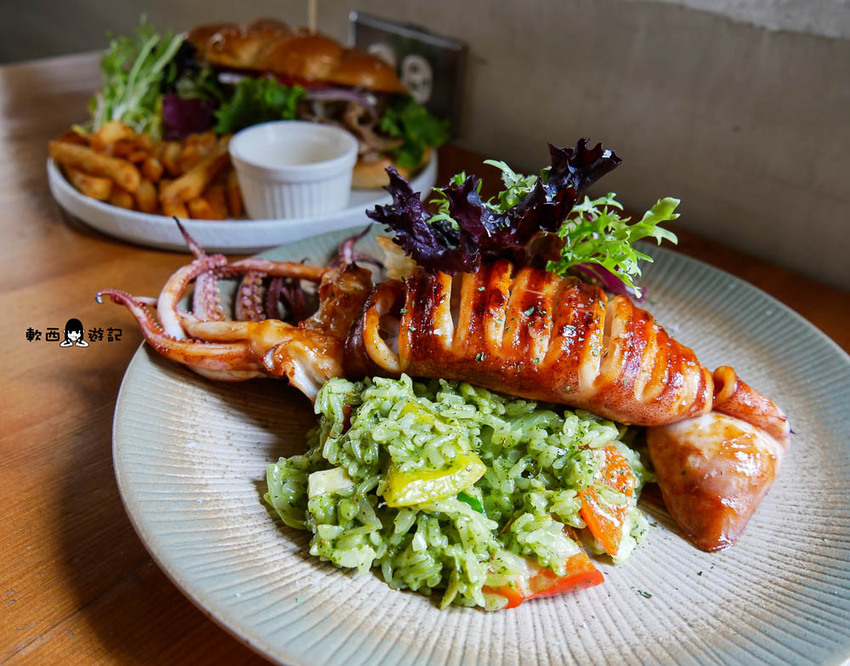 高雄後驛站美食推薦》咖楽聚Collage Cafe●新開幕澎派豐盛早午餐 季節限定草莓歐蕾/草莓舒芙蕾 有插座(免費)/WIFI 高雄美食/高雄早午餐推薦 - 軟西，遊記