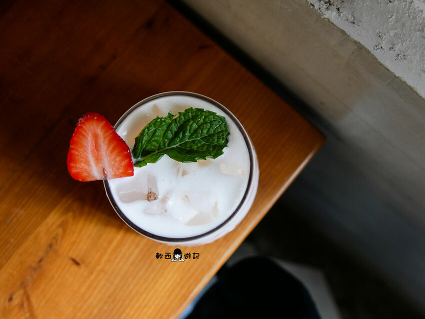 高雄後驛站美食推薦》咖楽聚Collage Cafe●新開幕澎派豐盛早午餐 季節限定草莓歐蕾/草莓舒芙蕾 有插座(免費)/WIFI 高雄美食/高雄早午餐推薦 - 軟西，遊記