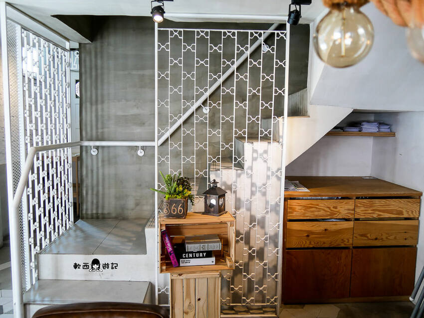 高雄後驛站美食推薦》咖楽聚Collage Cafe●新開幕澎派豐盛早午餐 季節限定草莓歐蕾/草莓舒芙蕾 有插座(免費)/WIFI 高雄美食/高雄早午餐推薦 - 軟西，遊記