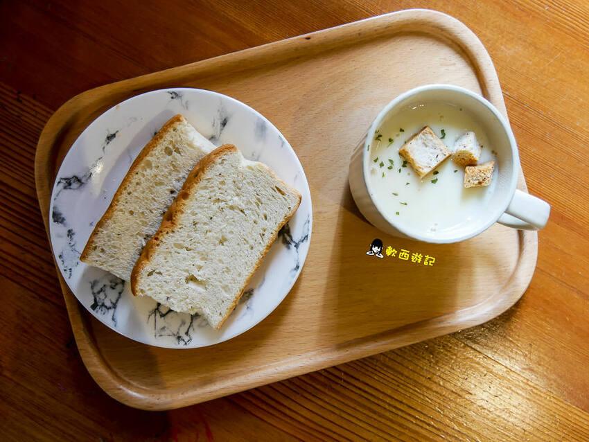 高雄後驛站美食推薦》咖楽聚Collage Cafe●新開幕澎派豐盛早午餐 季節限定草莓歐蕾/草莓舒芙蕾 有插座(免費)/WIFI 高雄美食/高雄早午餐推薦 - 軟西，遊記