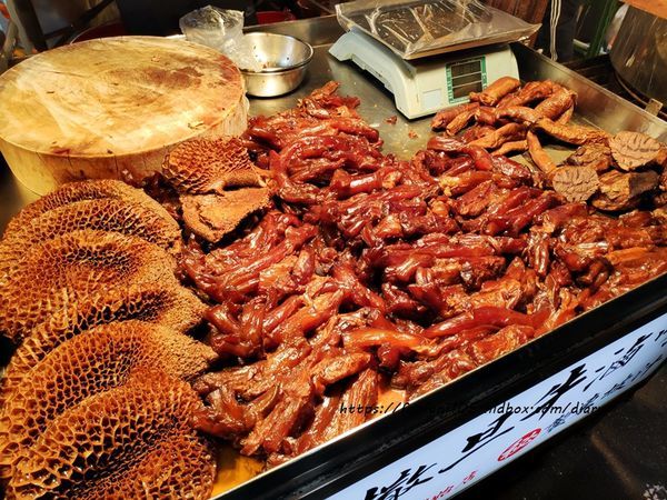 【饒河街美食】撒豆牛滷味 #秘製東坡汁 #牛腱 #牛肚 #牛筋 #限量滷大腸 #饒河創始店 #饒河街必吃 (4).jpg