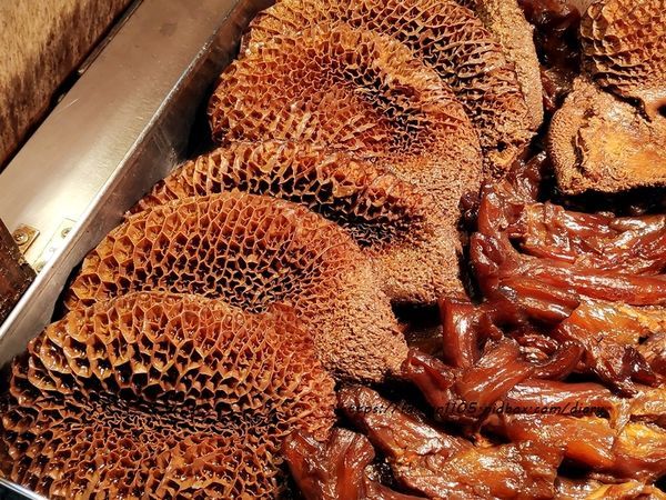 【饒河街美食】撒豆牛滷味 #秘製東坡汁 #牛腱 #牛肚 #牛筋 #限量滷大腸 #饒河創始店 #饒河街必吃 (2).jpg