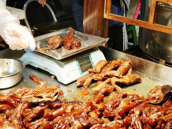 【饒河街美食】撒豆牛滷味 #秘製東坡汁 #牛腱 #牛肚 #牛筋 #限量滷大腸 #饒河創始店 #饒河街必吃 (16).JPG