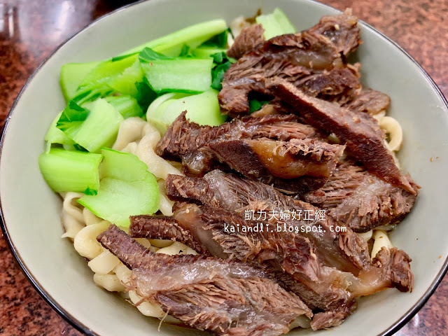 【高雄前金美食】享美味牛肉麵｜台灣第一家牛排炒飯，喜歡吃辣的人不要錯過