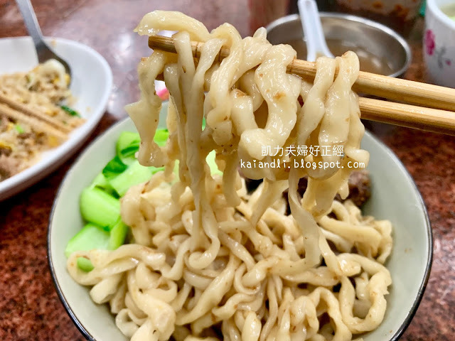 【高雄前金美食】享美味牛肉麵｜台灣第一家牛排炒飯，喜歡吃辣的人不要錯過