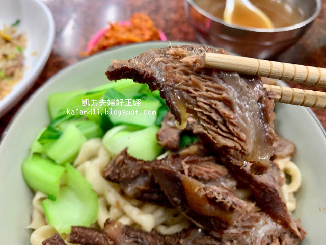 【高雄前金美食】享美味牛肉麵｜台灣第一家牛排炒飯，喜歡吃辣的人不要錯過