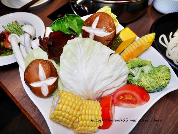 板橋火鍋【瀧鍋物製造所】質感裝潢 嚴選食材 #A5和牛 #肥美海鮮 #必點起司牛奶鍋 #板橋站 (19).JPG