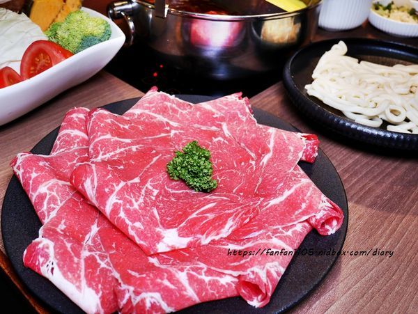 板橋火鍋【瀧鍋物製造所】質感裝潢 嚴選食材 #A5和牛 #肥美海鮮 #必點起司牛奶鍋 #板橋站 (23).JPG