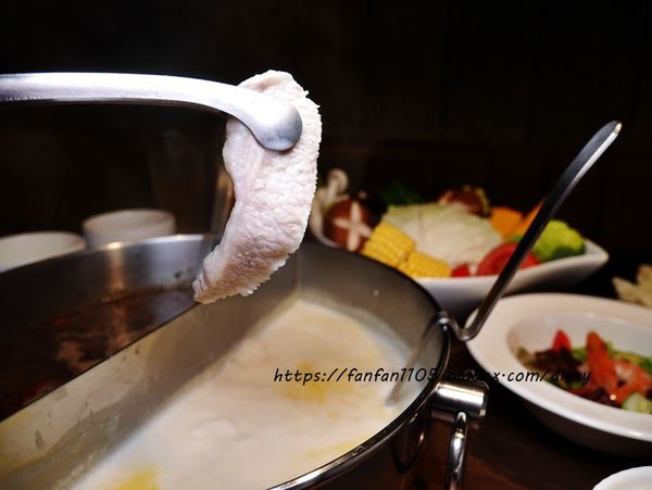 板橋火鍋【瀧鍋物製造所】質感裝潢 嚴選食材 #A5和牛 #肥美海鮮 #必點起司牛奶鍋 #板橋站 (41).JPG