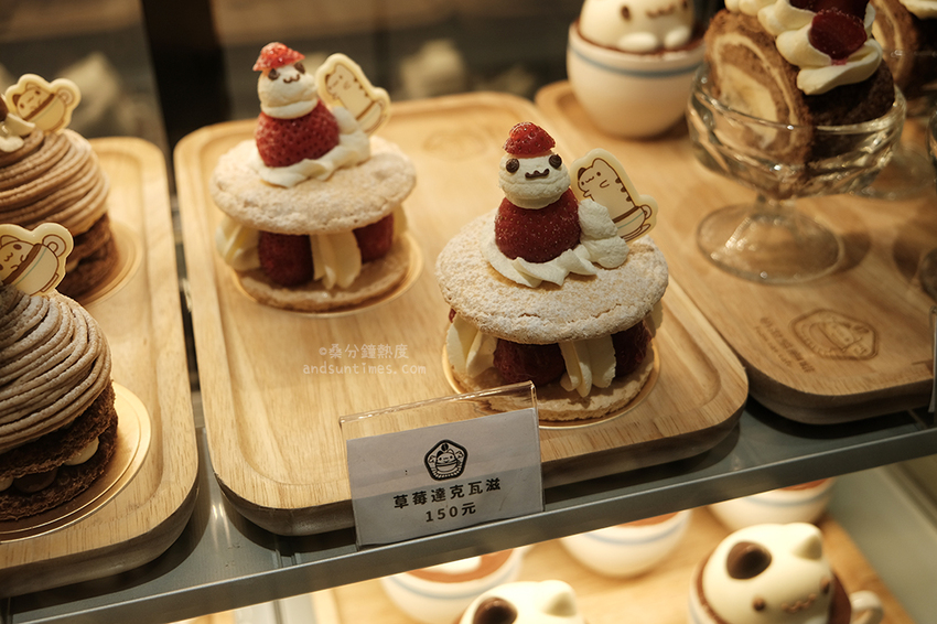 【台中】奶泡貓咖啡|三訪|捕捉草莓季的尾巴,新年快樂吃飽則福 ♡ - 桑分鐘熱度