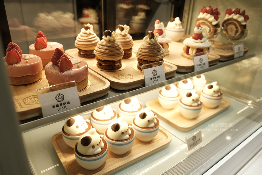 【台中】奶泡貓咖啡|三訪|捕捉草莓季的尾巴,新年快樂吃飽則福 ♡ - 桑分鐘熱度