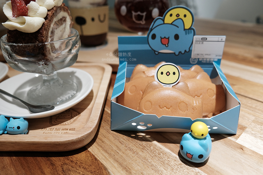 【台中】奶泡貓咖啡|三訪|捕捉草莓季的尾巴,新年快樂吃飽則福 ♡ - 桑分鐘熱度