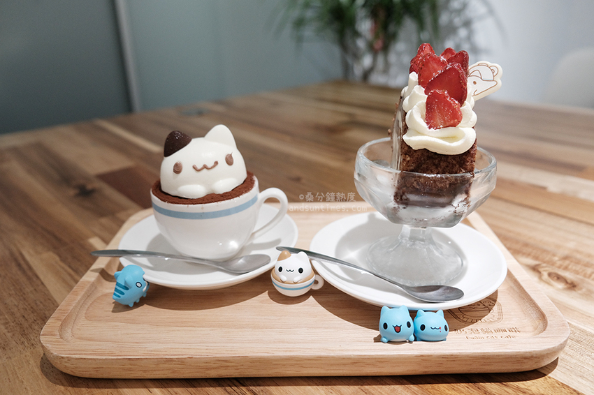 【台中】奶泡貓咖啡|三訪|捕捉草莓季的尾巴,新年快樂吃飽則福 ♡ - 桑分鐘熱度