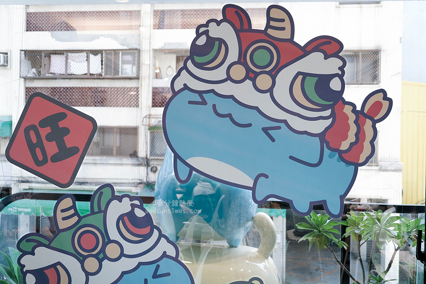 【台中】奶泡貓咖啡|三訪|捕捉草莓季的尾巴,新年快樂吃飽則福 ♡ - 桑分鐘熱度