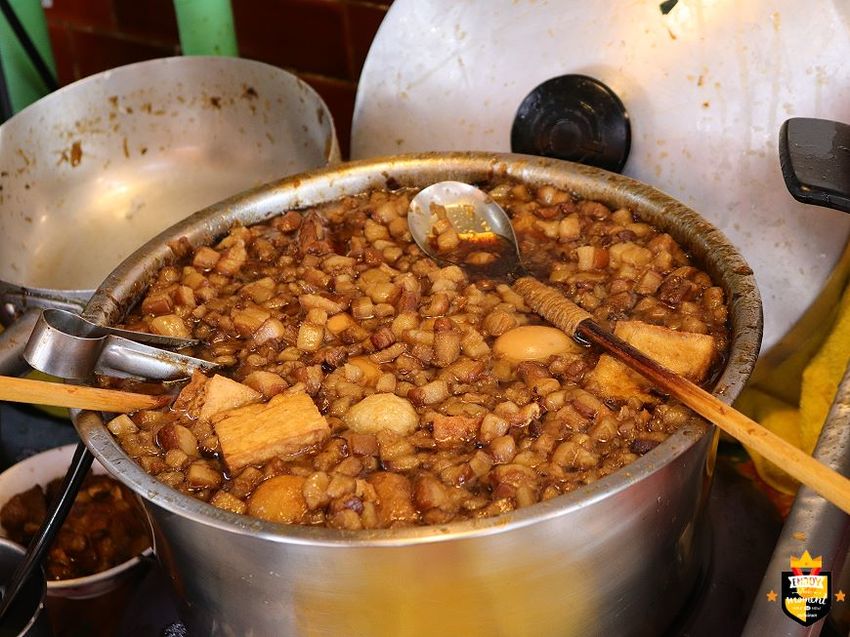 台南海產粥/36年老店/料多實在價格親民/100元吃飽吃滿還有找/老顧客一週吃5次/在地人的早午餐就愛這一味