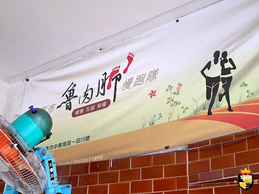 台南海產粥/36年老店/料多實在價格親民/100元吃飽吃滿還有找/老顧客一週吃5次/在地人的早午餐就愛這一味