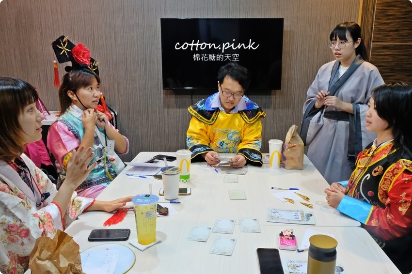 台中首創LARP實境推理館！天黑請閉眼升級變裝版就在一中街～還有密室脫逃超刺激