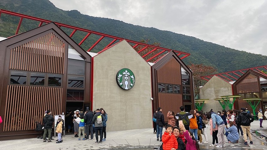 【花蓮遊記】台泥DAKA園區&玻璃屋星巴克┃網美打卡必拍之往來蘇花改時的中途休憩站┃ - / 郭郭的花東走跳生活 /