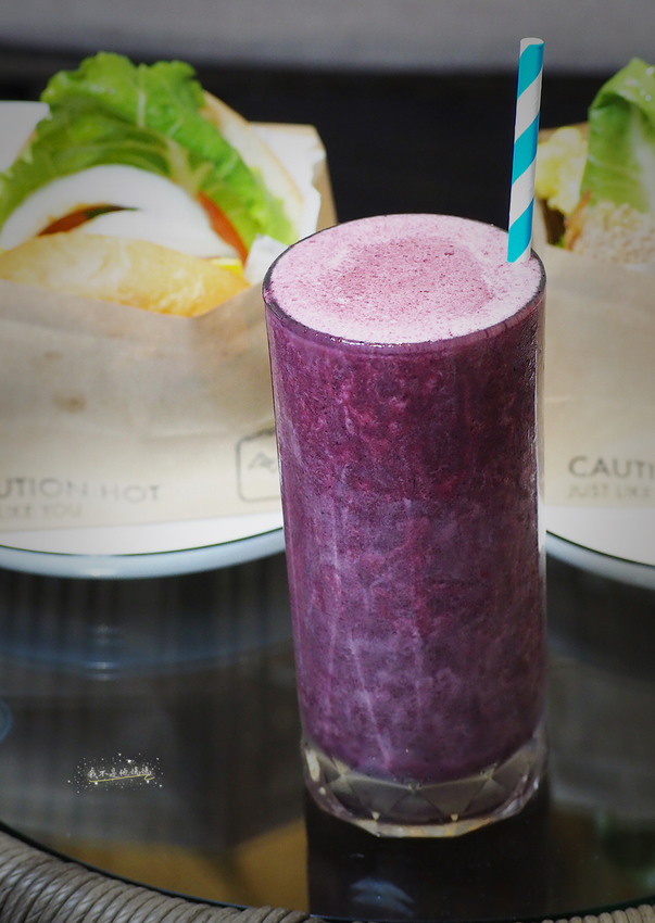 松菸寵物友善餐廳,anywhere cafe光復店,松菸寵物友善,國父紀念館寵物友善,南京三民寵物友善,環遊世界咖啡廳,國父紀念館外拍,松菸外拍