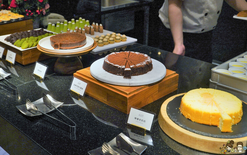 草莓季開跑、被自助餐耽擱的人氣甜點蛋糕，帕里巴黎自助餐Buffet x 高雄吃到飽 - 跟著尼力吃喝玩樂＆親子生活