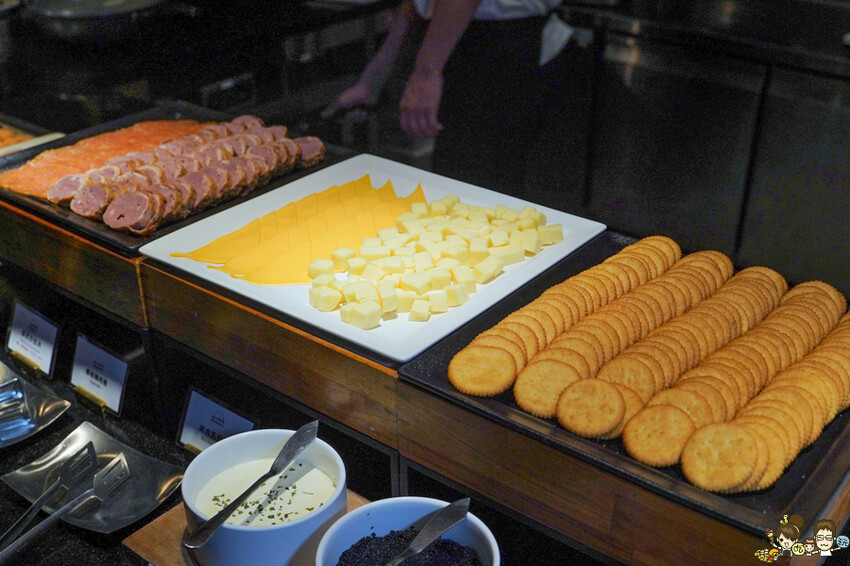 草莓季開跑、被自助餐耽擱的人氣甜點蛋糕，帕里巴黎自助餐Buffet x 高雄吃到飽 - 跟著尼力吃喝玩樂＆親子生活