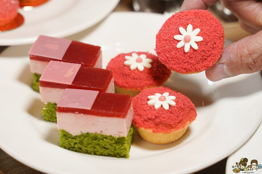 草莓季開跑、被自助餐耽擱的人氣甜點蛋糕，帕里巴黎自助餐Buffet x 高雄吃到飽 - 跟著尼力吃喝玩樂＆親子生活