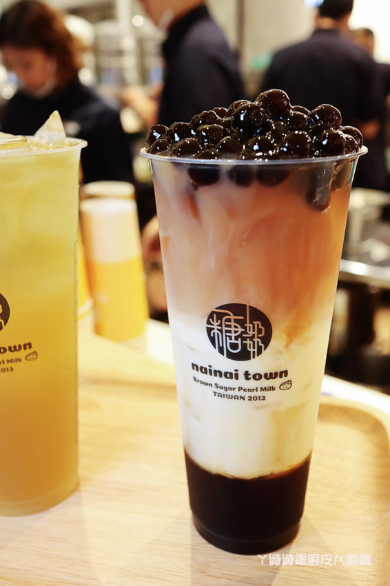 新竹飲料推薦糖奶奶新竹巨城店!傳承三代古法手炒黑糖,新竹在地特色飲品必喝炒黑糖芋圓鮮奶