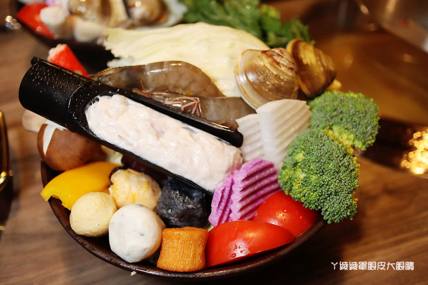 新竹竹北營業到凌晨的宵夜美食！非炸不可指定時段訂位火鍋享85折，九月一日免費送250份雞排