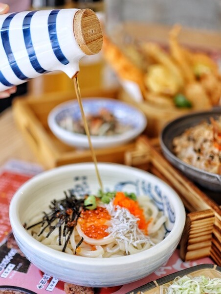 【台中食記】全新夏日菜單推出『小小麥-一中店』台日式風格主餐200有找,雞白湯無限暢飲!