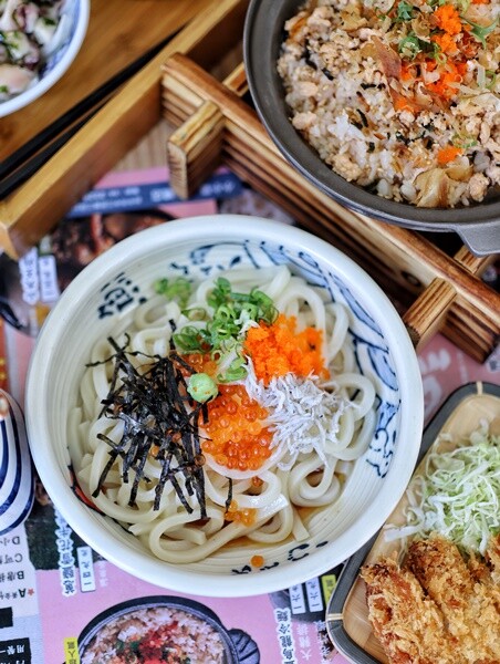 【台中食記】全新夏日菜單推出『小小麥-一中店』台日式風格主餐200有找,雞白湯無限暢飲!