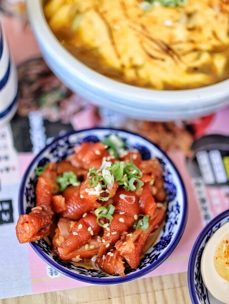 【台中食記】全新夏日菜單推出『小小麥-一中店』台日式風格主餐200有找,雞白湯無限暢飲!