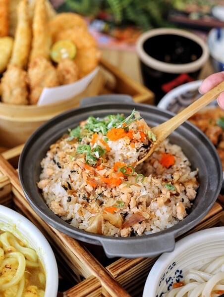 【台中食記】全新夏日菜單推出『小小麥-一中店』台日式風格主餐200有找,雞白湯無限暢飲!