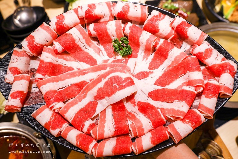 台北宵夜,台北火鍋,台北火鍋宵夜,台北麻辣鍋,川鼎精緻鍋物,川鼎精緻鍋物捷運,川鼎精緻鍋物推薦,川鼎精緻鍋物菜單,川鼎精緻鍋物評價,過年有營業的餐廳 @陳小可的吃喝玩樂