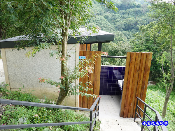 兒童遊戲區下方廁所-翠墨莊園.jpg 兒童遊戲區下方廁所-翠墨莊園.jpg