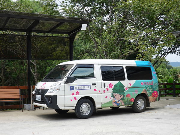 接駁車候車亭-翠墨莊園 (1).JPG 接駁車候車亭-翠墨莊園 (1).JPG