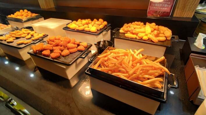 【中和美食】我家牛排中和旗艦店,多達80種熱食、水果、沙拉自助吧吃到飽