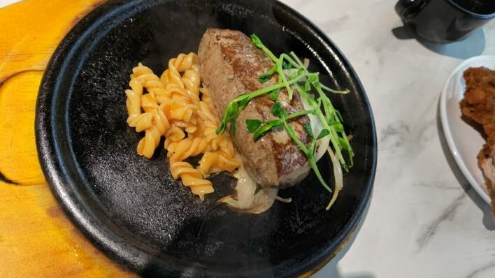 【中和美食】我家牛排中和旗艦店,多達80種熱食、水果、沙拉自助吧吃到飽