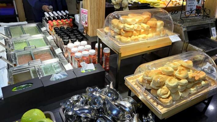 【中和美食】我家牛排中和旗艦店,多達80種熱食、水果、沙拉自助吧吃到飽