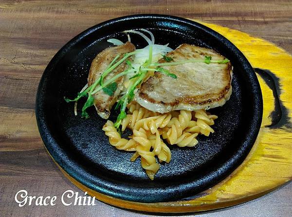 我家牛排中和店 豐富自助吧吃到飽