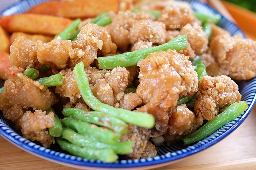 義氣豐發雞。超犯規!黃橙起司土石流,第一家「金沙鹹蛋黃」鹹酥雞,全台中只有這裡吃得到! @蹦啾♥謝蘿莉 La vie heureuse 義氣豐發雞。超犯規!黃橙起司土石流,第一家「金沙鹹蛋黃」鹹酥雞,全台中只有這裡吃得到! @蹦啾♥謝蘿莉 La vie heureuse