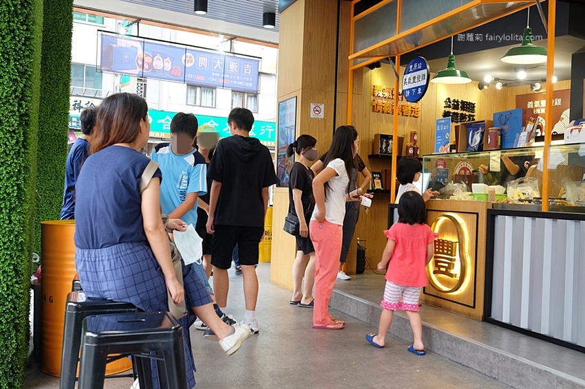 義氣豐發雞。超犯規!黃橙起司土石流,第一家「金沙鹹蛋黃」鹹酥雞,全台中只有這裡吃得到! @蹦啾♥謝蘿莉 La vie heureuse 義氣豐發雞。超犯規!黃橙起司土石流,第一家「金沙鹹蛋黃」鹹酥雞,全台中只有這裡吃得到! @蹦啾♥謝蘿莉 La vie heureuse