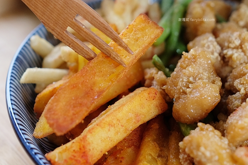 義氣豐發雞。超犯規!黃橙起司土石流,第一家「金沙鹹蛋黃」鹹酥雞,全台中只有這裡吃得到! @蹦啾♥謝蘿莉 La vie heureuse 義氣豐發雞。超犯規!黃橙起司土石流,第一家「金沙鹹蛋黃」鹹酥雞,全台中只有這裡吃得到! @蹦啾♥謝蘿莉 La vie heureuse