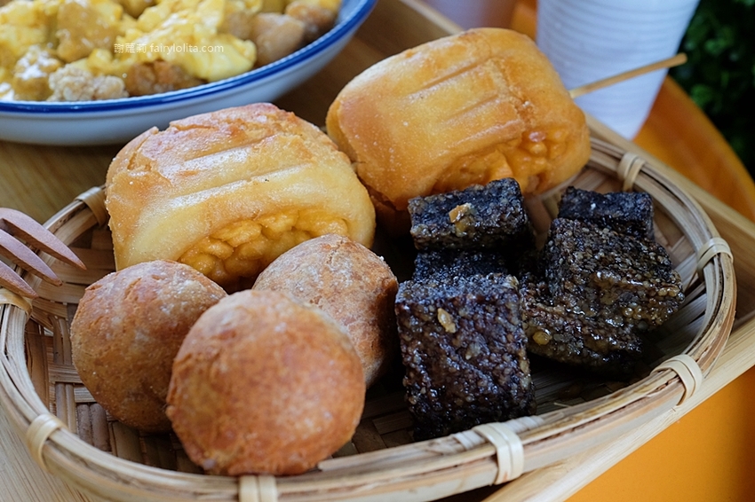 義氣豐發雞。超犯規!黃橙起司土石流,第一家「金沙鹹蛋黃」鹹酥雞,全台中只有這裡吃得到! @蹦啾♥謝蘿莉 La vie heureuse 義氣豐發雞。超犯規!黃橙起司土石流,第一家「金沙鹹蛋黃」鹹酥雞,全台中只有這裡吃得到! @蹦啾♥謝蘿莉 La vie heureuse