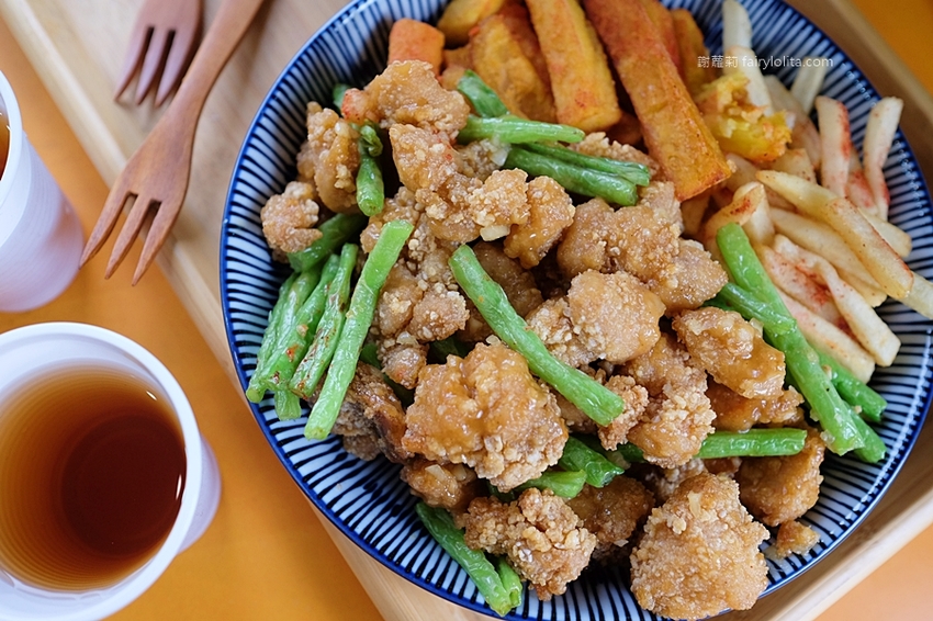 義氣豐發雞。超犯規!黃橙起司土石流,第一家「金沙鹹蛋黃」鹹酥雞,全台中只有這裡吃得到! @蹦啾♥謝蘿莉 La vie heureuse 義氣豐發雞。超犯規!黃橙起司土石流,第一家「金沙鹹蛋黃」鹹酥雞,全台中只有這裡吃得到! @蹦啾♥謝蘿莉 La vie heureuse