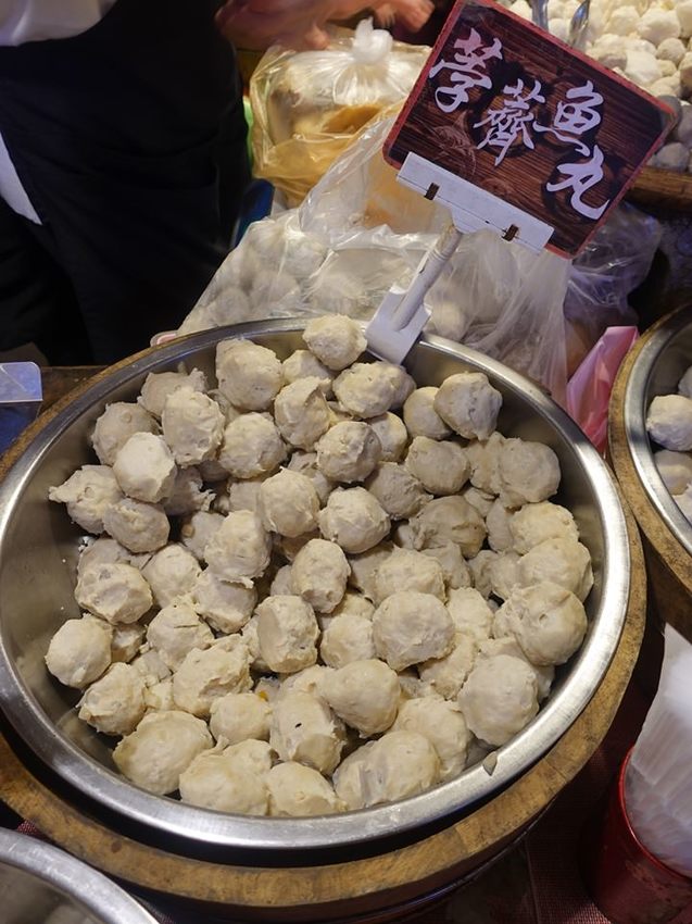 好吃的手工丸子底家！好好丸天然手工丸子，市場現做手工貢丸大顆彈性有肉汁～