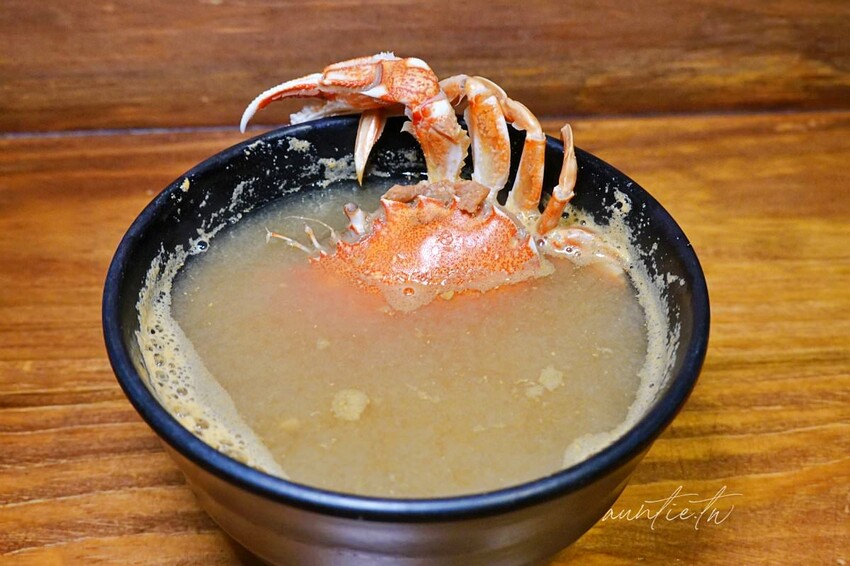 【台中】秘一日牛排飯，軟嫩牛排飯、烤豬排飯，整隻螃蟹味噌湯，台中牛排推薦