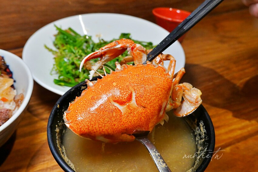 【台中】秘一日牛排飯，軟嫩牛排飯、烤豬排飯，整隻螃蟹味噌湯，台中牛排推薦