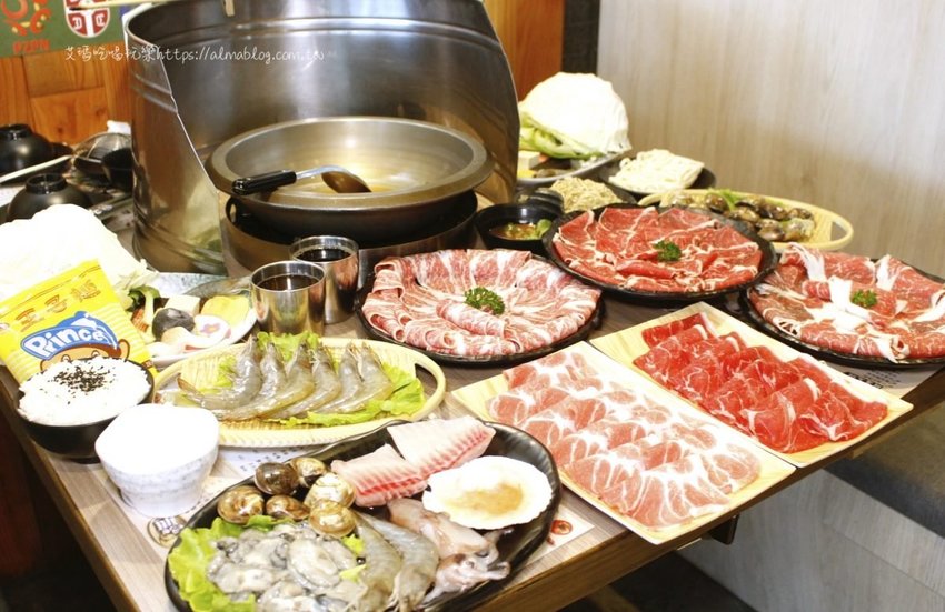 石の飽石頭火鍋 石の飽石頭火鍋