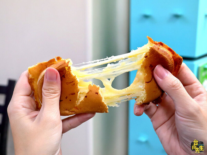 台南雞蛋燒／限量供應2小時完售／當日新鮮手打麵糊／天然食材無化學添加／不使用預拌粉和乳瑪琳／減糖製作美味無負擔／現點現做趕時間不要來